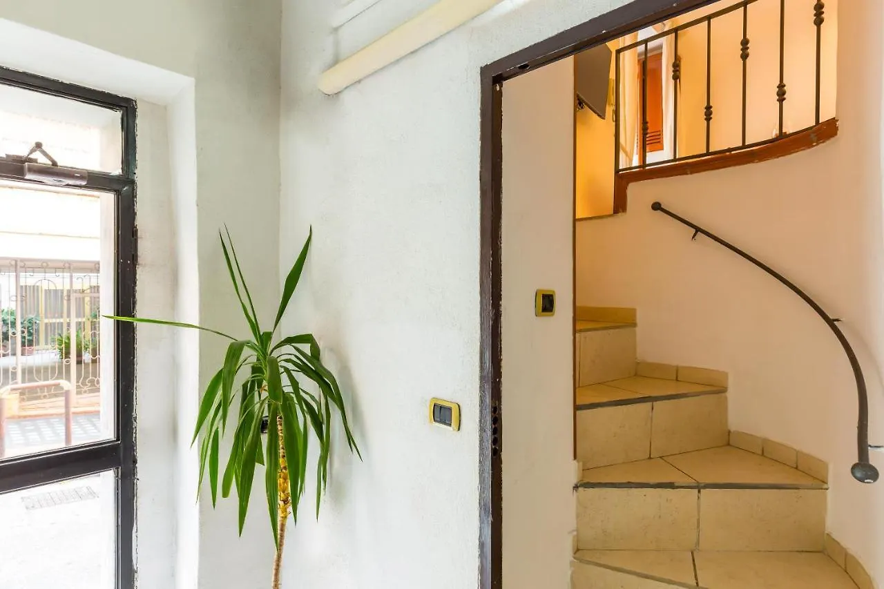 Apartment Tolentino Studio Flat By Napoliapartments Italy